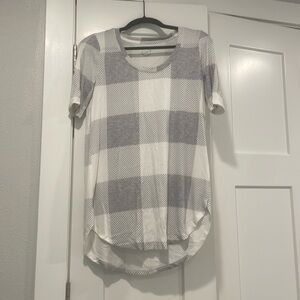 Women’s long t-shirt.